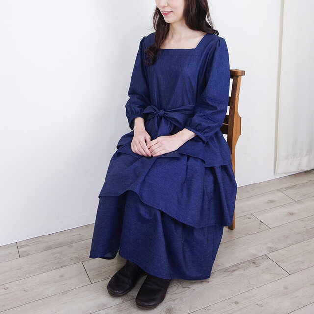 [予約販売] 柔らかデニムスクエアフリルワンピース****デニムフラワーブローチ付き