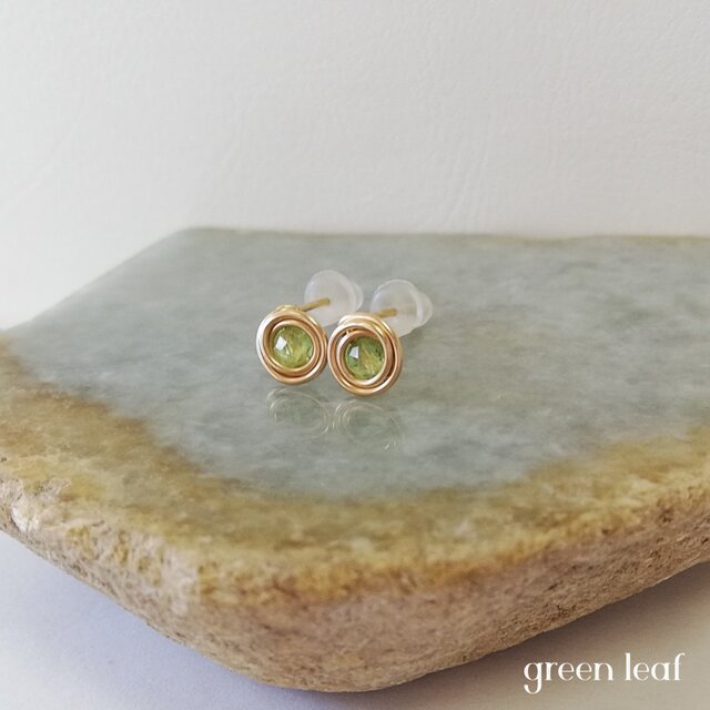 14kg＊ペリドットの小さな一粒ピアス