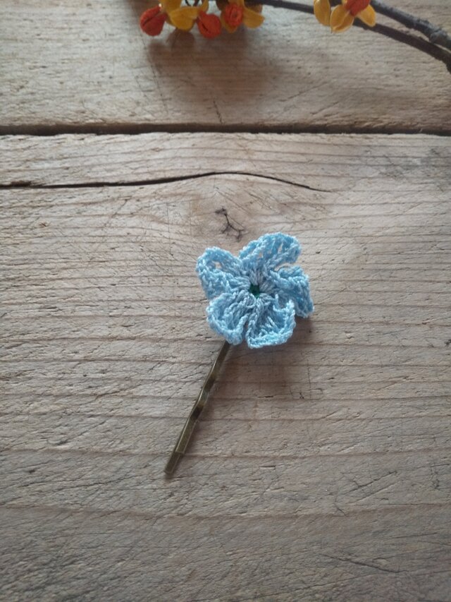 ぷっくりお花のヘアピン