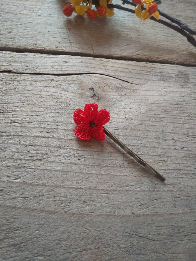 ぷっくりお花のヘアピン