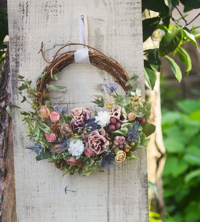 Attractive tulip and green wreath