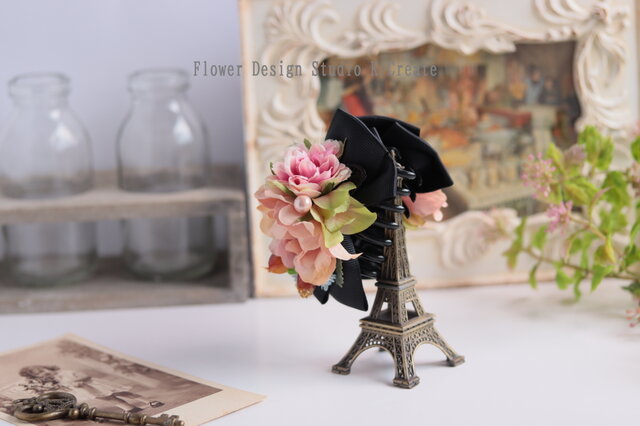 ピンクの薔薇とヒペリカムのバンスクリップ 髪飾り お花 バラ 入学式