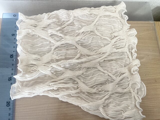 さらさら肌感綿95%シャーリング加工ホワイトハンドメイドネック  