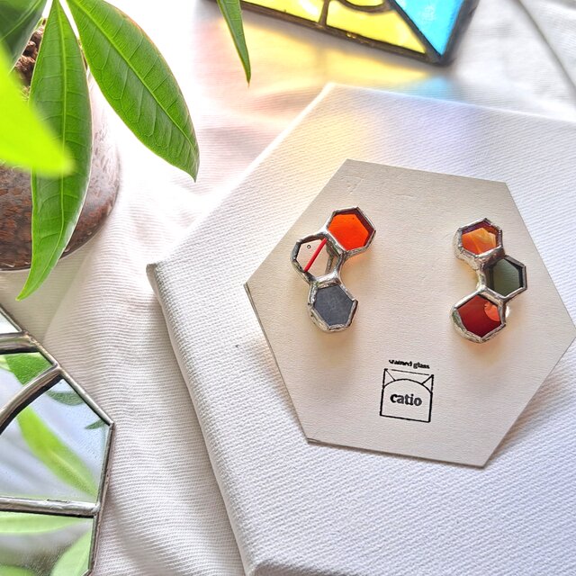 Honeycamb earring/red ＆gray