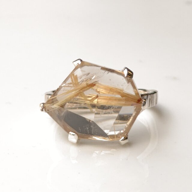 ルチルクォーツ　変形6角形　ラフカット　ツメ留め　シルバーSV925リング