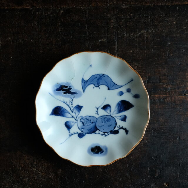 蝙蝠と果実◆伊万里　蝙蝠文染付中皿　骨董/antiques丁寧な暮らし　江戸末期　【アマテ/縁にアタリ】C