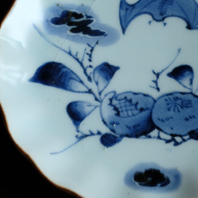 蝙蝠と果実◇伊万里 蝙蝠文染付中皿 骨董/antiques丁寧な暮らし 江戸