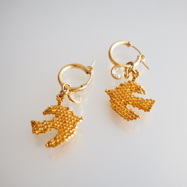 鳥とクォーツのゴールドフィルドフープピアス【受注】