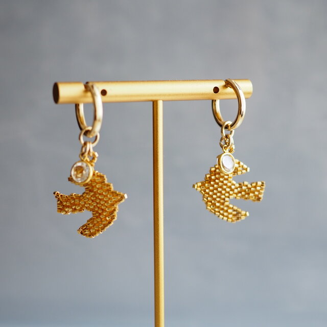 鳥とクォーツのゴールドフィルドフープピアス【受注】 | iichi 日々の