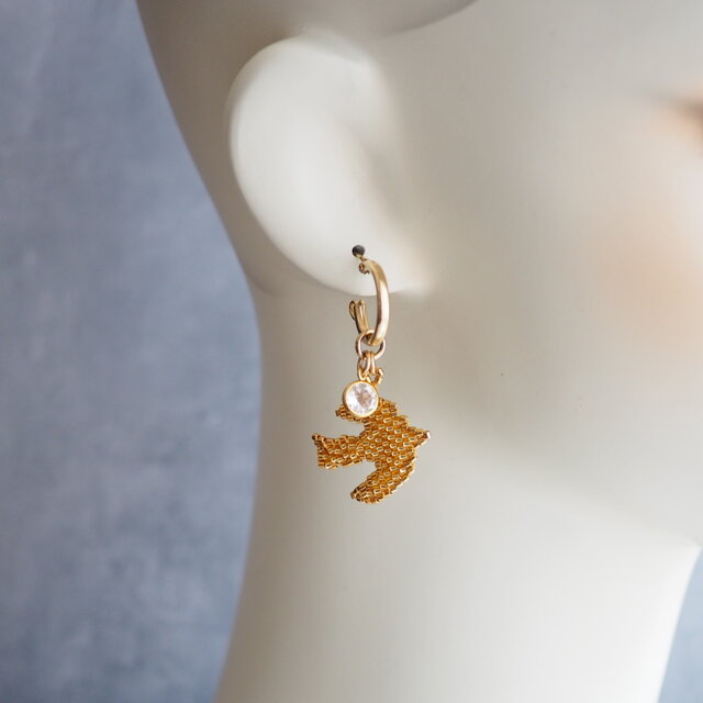 鳥とクォーツのゴールドフィルドフープピアス【受注】 | iichi 日々の