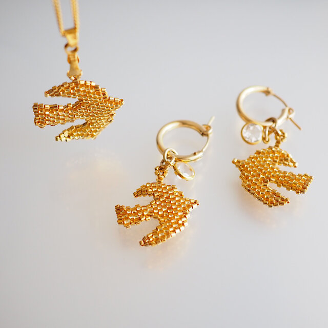 鳥とクォーツのゴールドフィルドフープピアス【受注】 | iichi 日々の