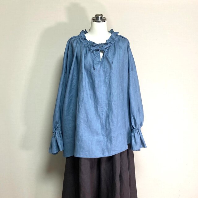 カラーリネン◆キーネックフリルブラウス◆オールドブルー◆フリーサイズ（中厚、リネン100％）