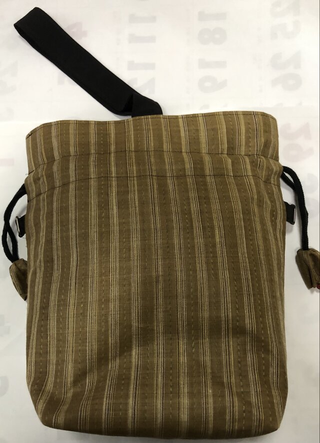 ８１６４　縞柄の着物で作った巾着手提げ