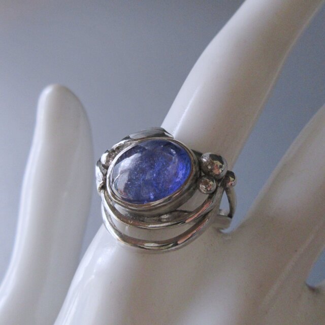 【作家モノ】タンザナイトのシルバーリング 作家モノ】タンザナイトのシルバーリング 作家モノ