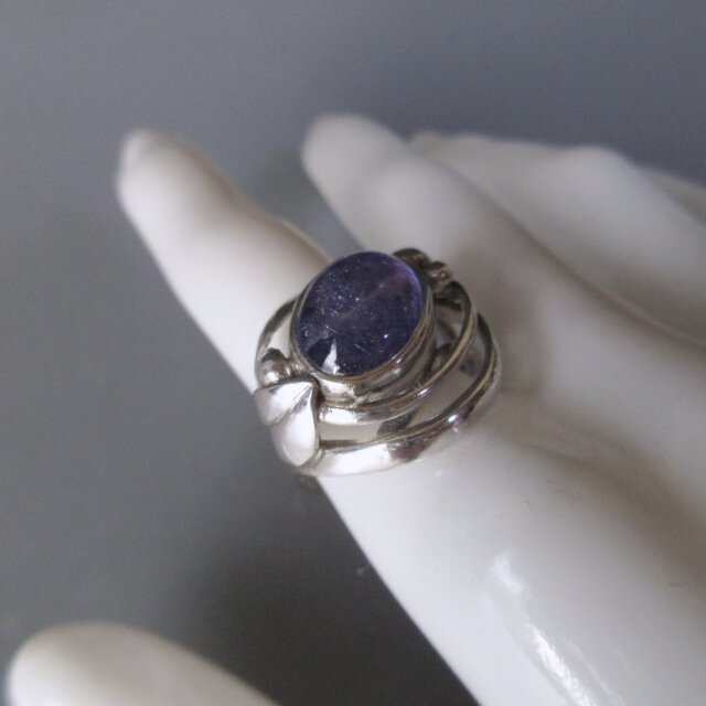 【作家モノ】タンザナイトのシルバーリング 作家モノ】タンザナイトのシルバーリング 作家モノ