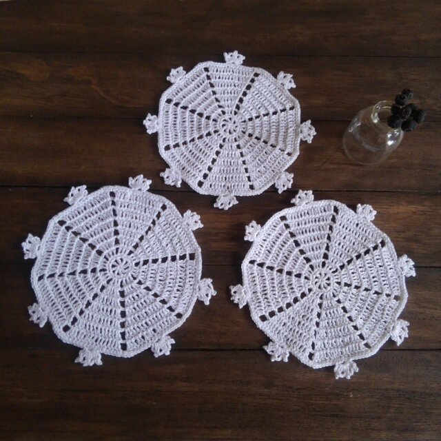 ナチュラルカラーのドイリー　ホワイト 3枚セット