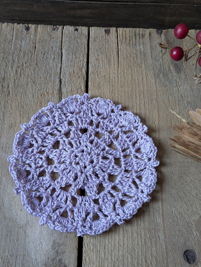 レース編みのナチュラルで華やかなドイリー