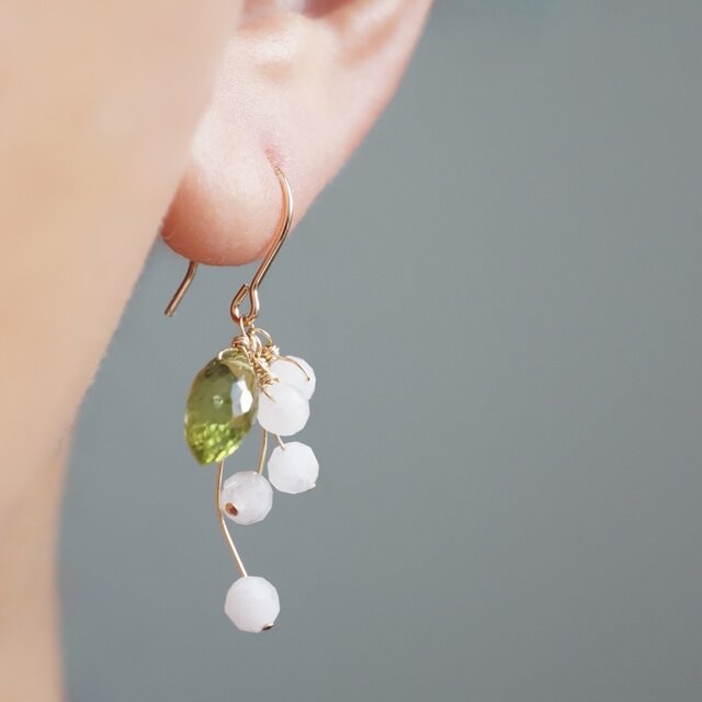 「すずらん」ムーンストーン ペリドット 天然石 誕生石 春 シンプル ピアス イヤリング 14kgf