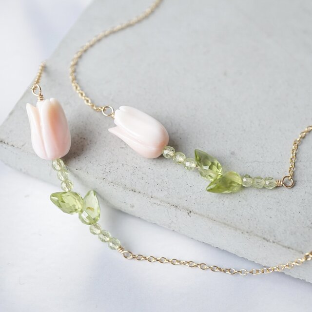 【ネックレス】チューリップ クィーンコンクシェル ペリドット 天然石 誕生石 春 花 シンプル 14kgf