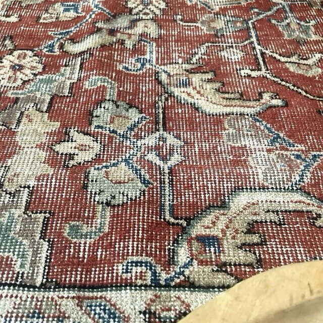 86×150 赤えんじ×ブルー　擦れシャビーなボタニカル　トルコヴィンテージラグ 86×150 赤えんじ×ブルー 擦れシャビーなボタニカル トルコ