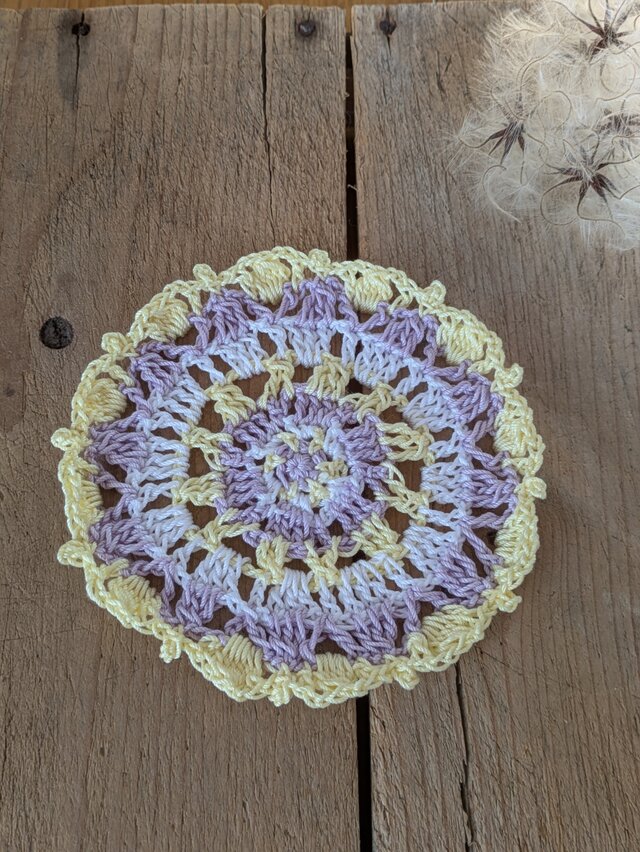 レース編みのナチュラルで華やかなドイリー