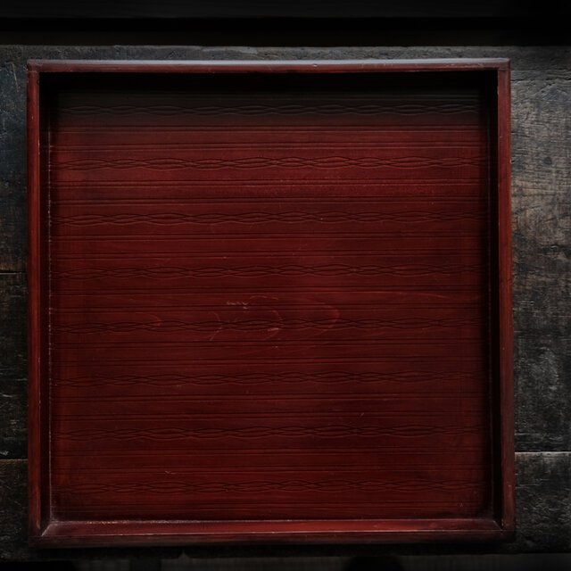 赤みを帯びた茶色◆素敵な文様。漆塗り彫り文盆　古物　古民家　骨董・antiques　明治期　E