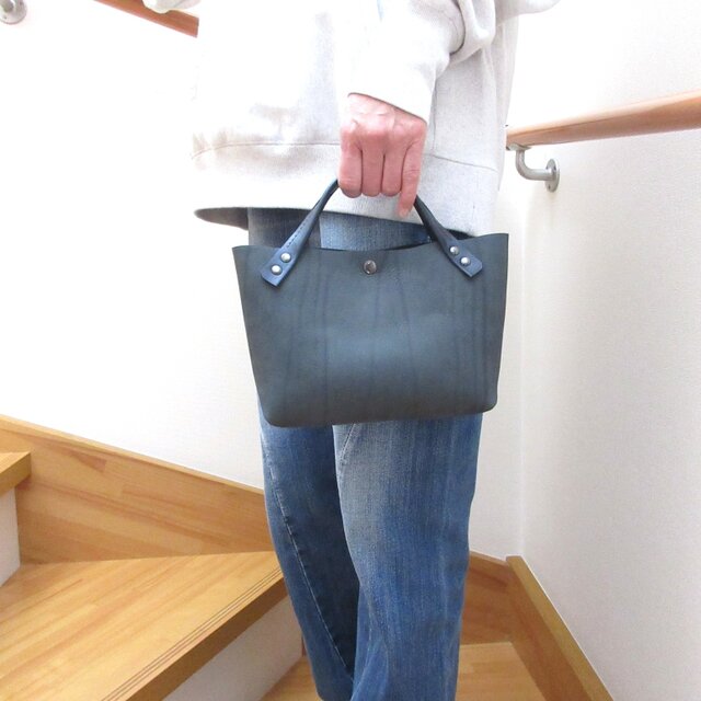 ショート丈♪《牛革》底マチワイド・一枚革のミニトート・ブルーグレー・0618