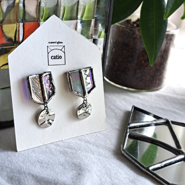 Medal earring/White aurora