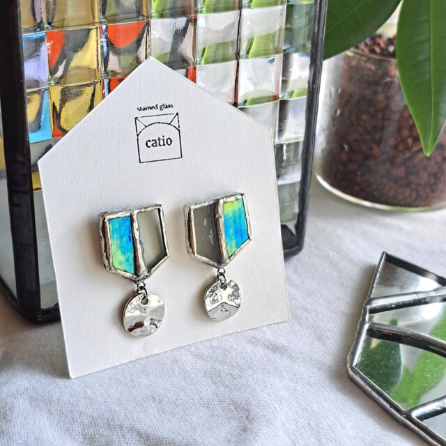 Medal earring/metallic×gray