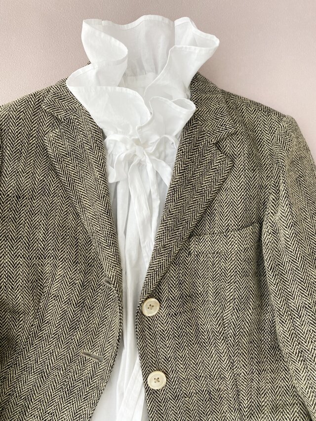 華やかフリルブラウス