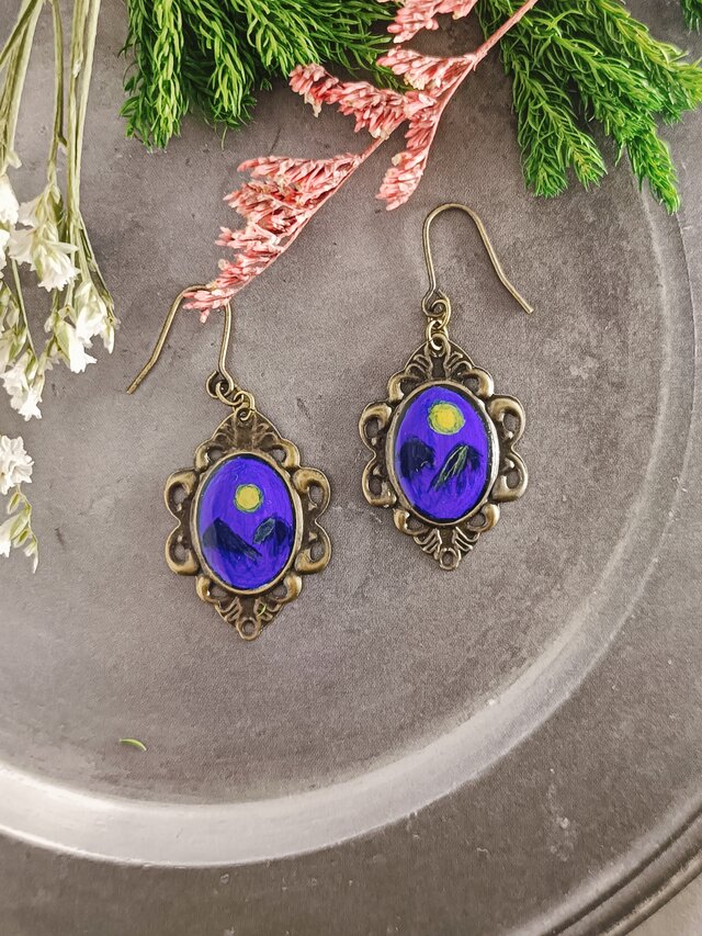 全て手描きのピアス _他にない唯一無二のアクセサリー　(01122)