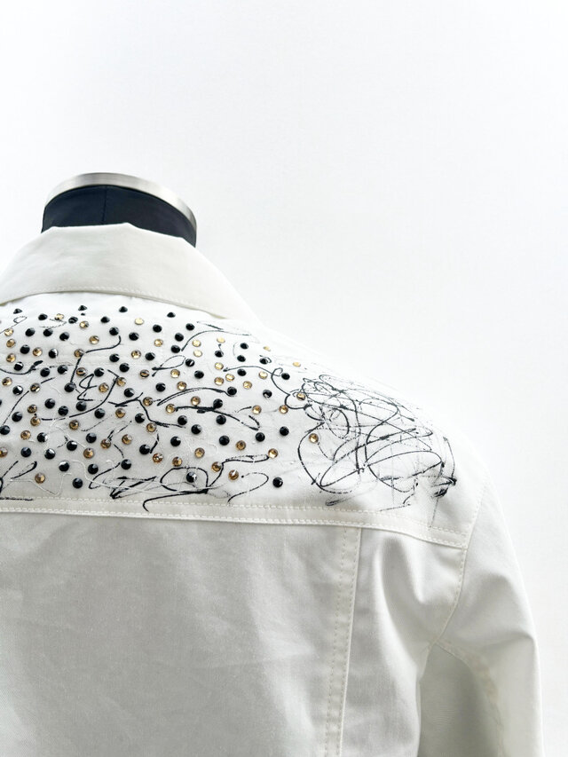 【一点物】ハンドペイント × スタッズ カスタムブルゾン – アートを纏うウェア