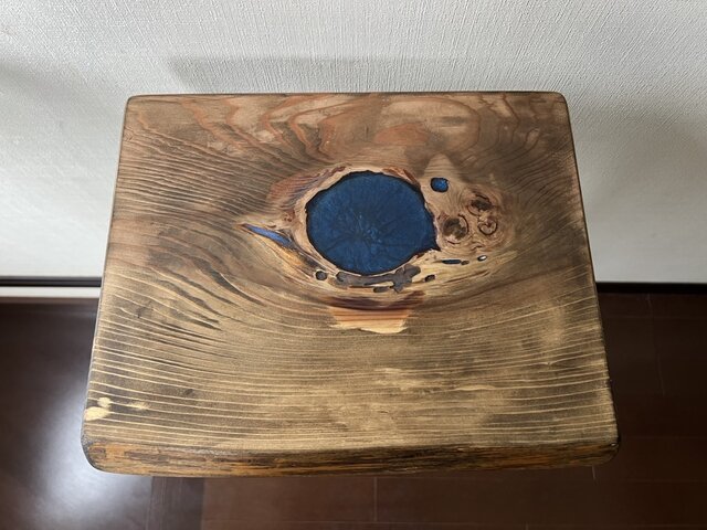 ウッドレジンサイドテーブル | iichi 日々の暮らしを心地よくする