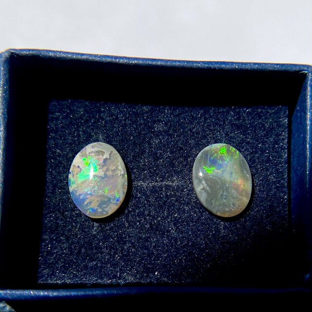 天然ブラックオパールピアス☆オーストラリア産原石から磨いた１点もの！