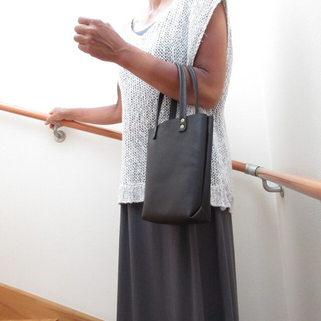 とっても持ちやすい♪《牛革》ぷっくり三角マチBOXミニトート・シュリンク・ダークブラウン・0539