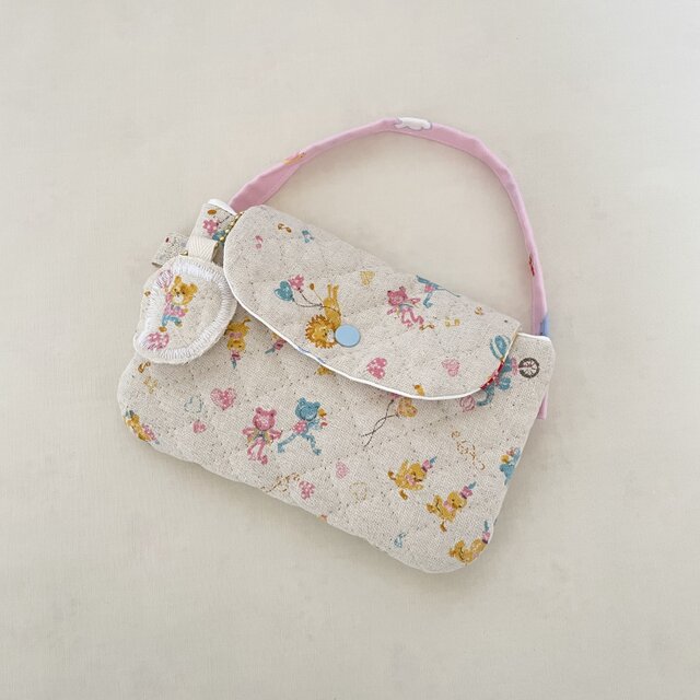 マルチポーチ　楽しそうな動物さんたち