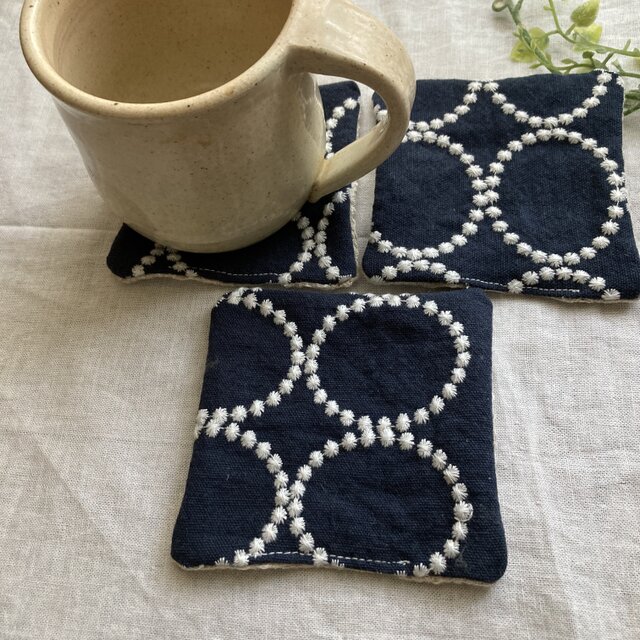 ✳︎ハンドメイド ✳︎コースター 3枚 北欧 サークル刺繍柄 ネイビー リネン