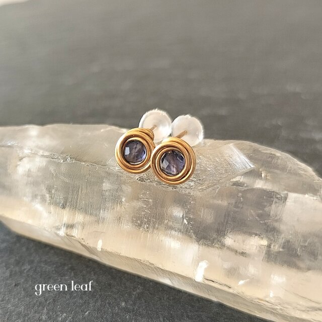 14kgf＊ラウンドカット＊アイオライトの小さな一粒ピアス