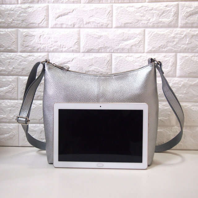 ☆ハンドメイド☆日本製☆本革☆大き目の斜め掛けショルダーバッグ