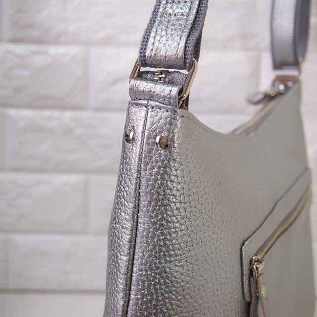 ☆ハンドメイド☆日本製☆本革☆大き目の斜め掛けショルダーバッグ