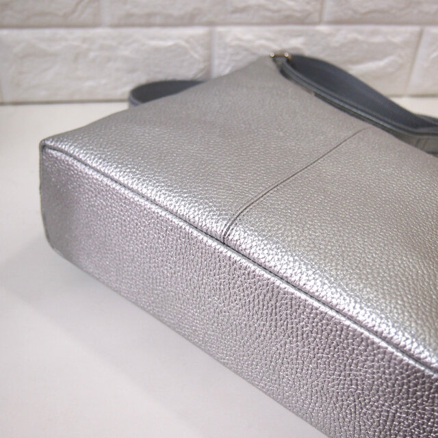 ☆ハンドメイド☆日本製☆本革☆大き目の斜め掛けショルダーバッグ