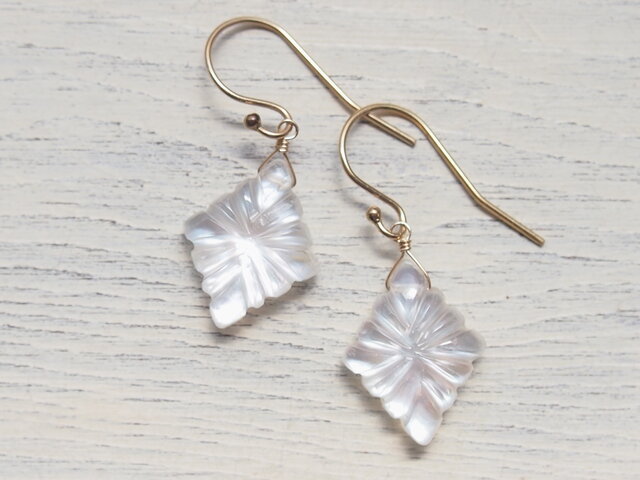 14kgfダブルプルメリアカービングピアス/イヤリング 14kgfダブルプルメリアカービングピアス/イヤリング