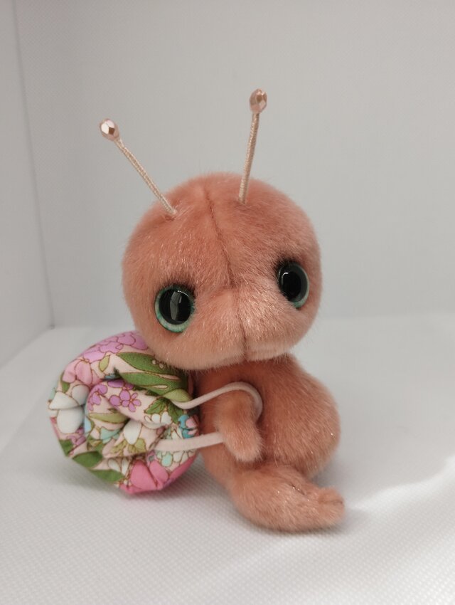 ミニチュアドール☆ぬいぐるみ☆殻を背負ったカタツムリさん☆コーラルピンク