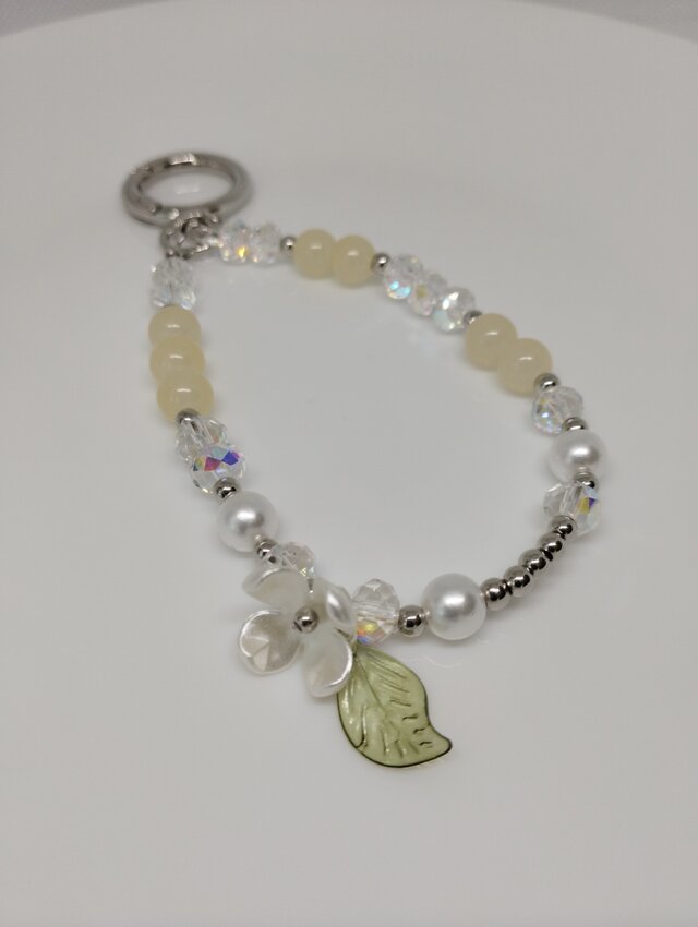 ビーズストラップ☆バッグチャ—ム☆白いお花☆イエロー