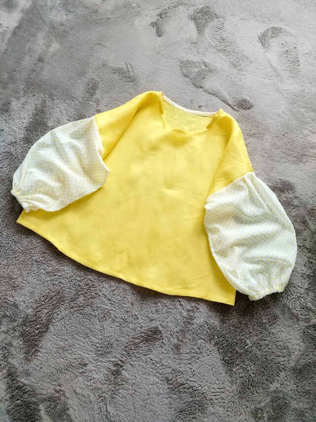 イエローリネン&ドットのパフスリーブブラウス