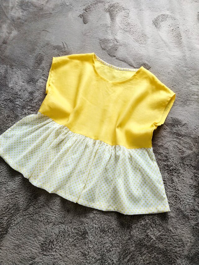 イエローリネン&ドットのフリルブラウス