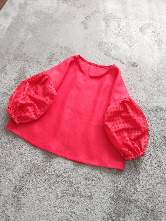 オレンジレッドリネン&チェックレースのパフスリーブブラウス