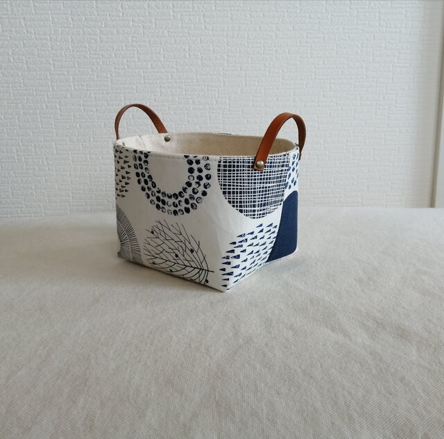 北欧 リトアニア 作家物 小物入れ 1点物 北欧風サークル柄の小物入れ