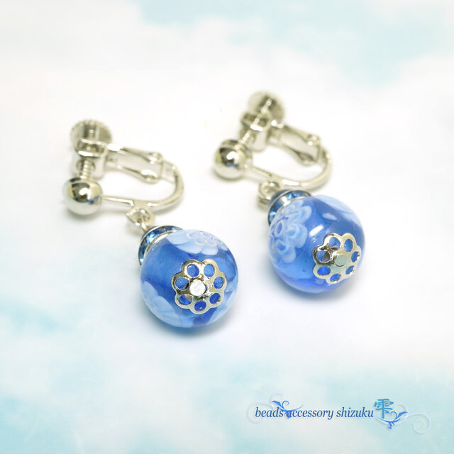 花とんぼ玉イヤリング＊サファイアブルー | iichi 日々の暮らしを