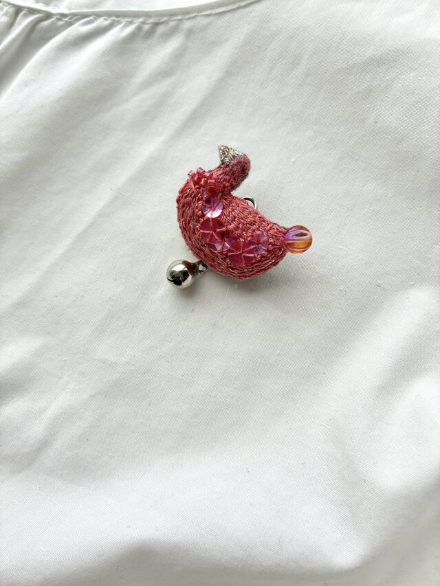 【ご成約済み】フラミンゴ　刺繍ブローチ　ハンドメイド　鳥　刺繍 ご成約済み】フラミンゴ刺繍ブローチハンドメイド鳥刺繍